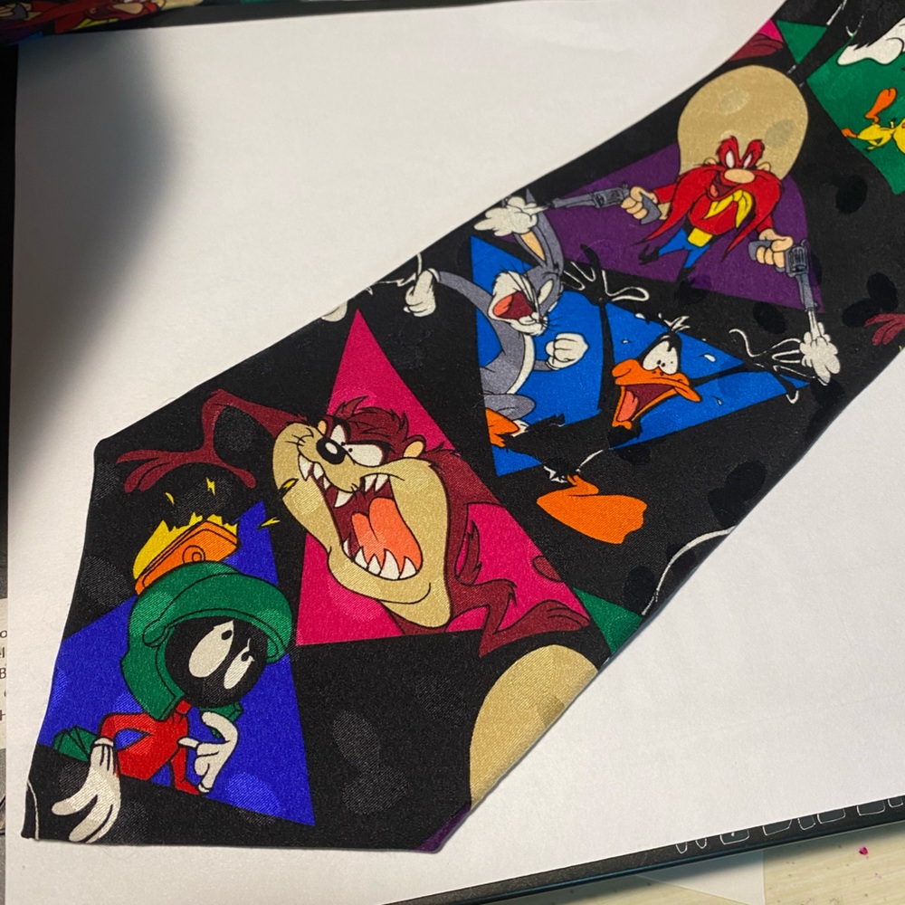 Vintage Silk Looney Tunes tie. Like new